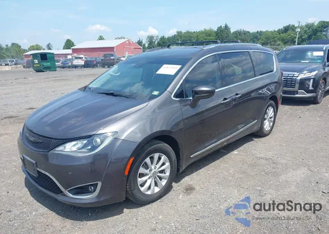 2018 Chrysler Pacifica Touring L Plus z USA, uszkodzony, nr VIN 2C4RC1EG9JR121370